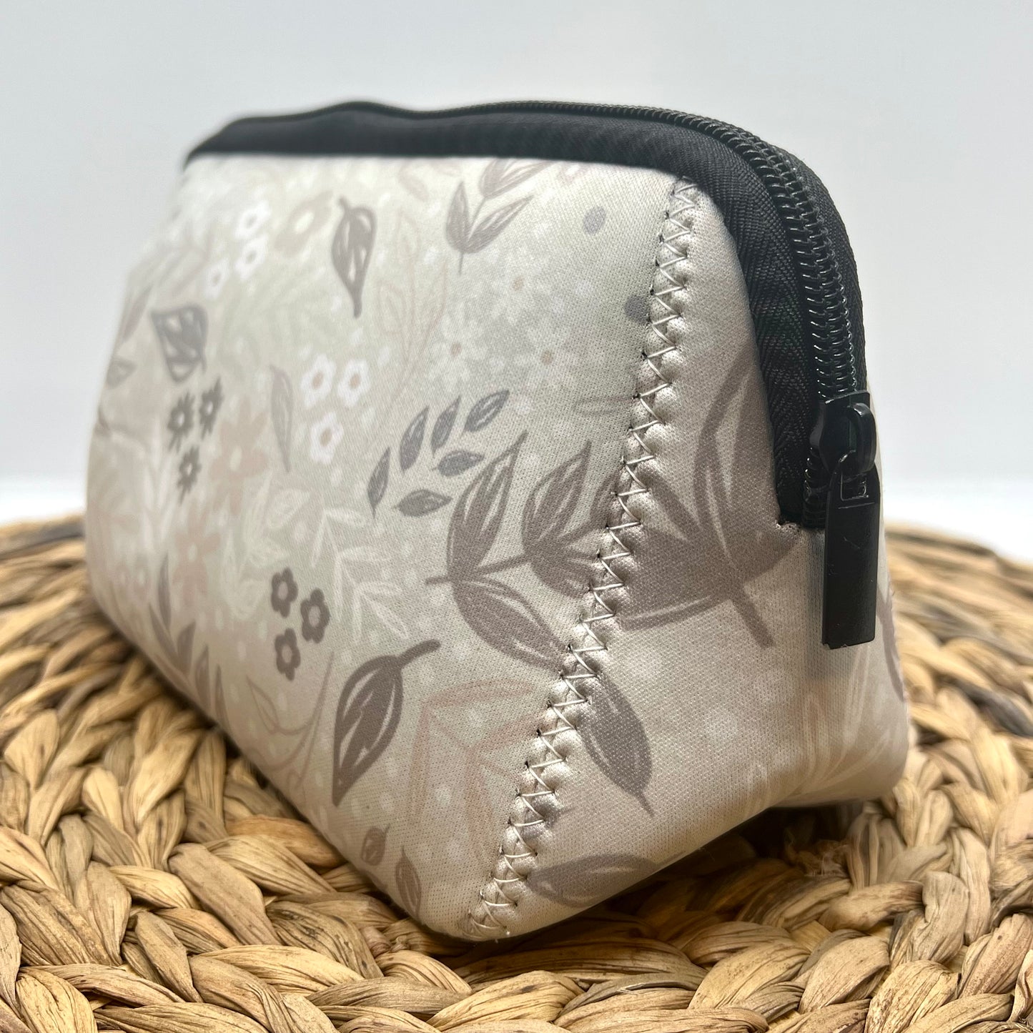 Floral Zipper Pouch. Neoprene Bag. Padded Pouch for MakeUp, Accessories, Pencils, Electronics, Snacks, Beauty.